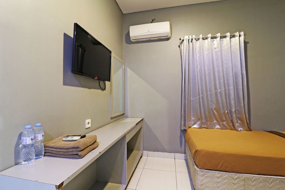 Eve Hotel 20/20