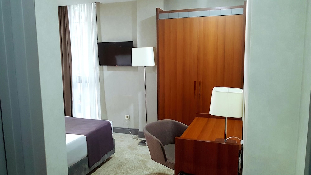 Hotel Atlas Abashidze 30/34