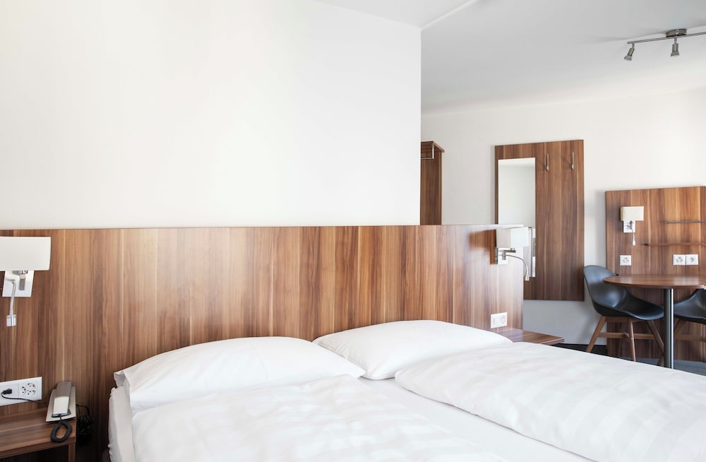 MEDIUM, DOUBLE BED