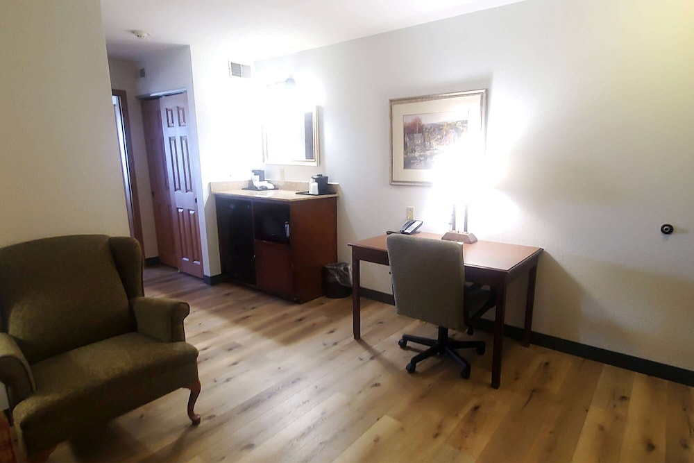 Wingate by Wyndham Youngstown/Austintown 32/48