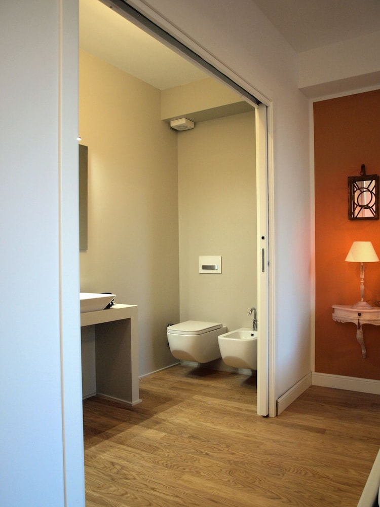 Cosmopolitan Central Rooms 20/36
