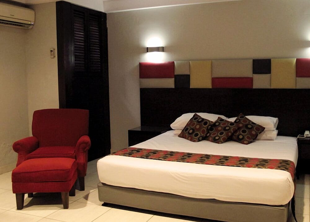 ALMA HOTEL 6/18