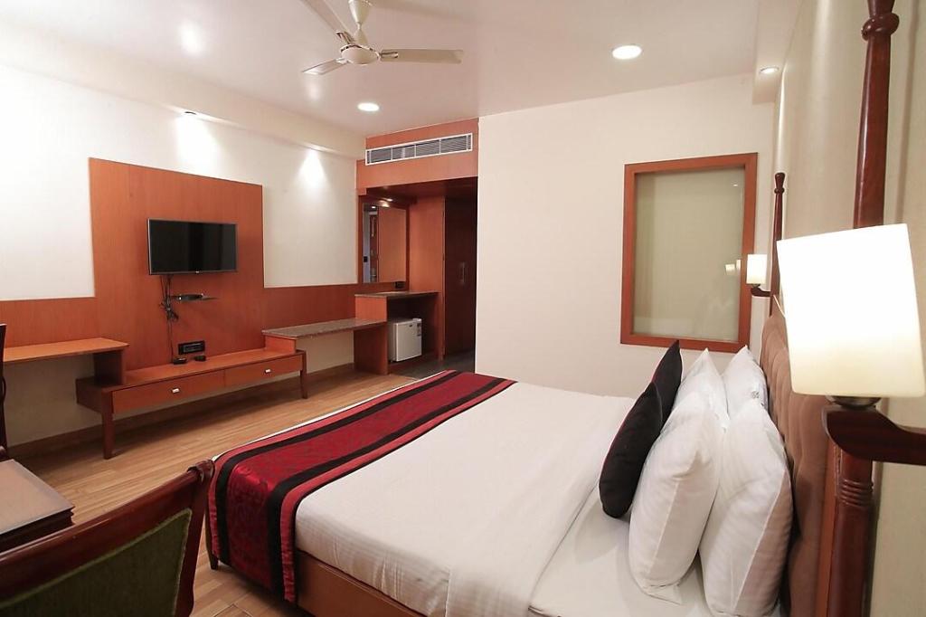 HOTEL ADITYAZ 19/41