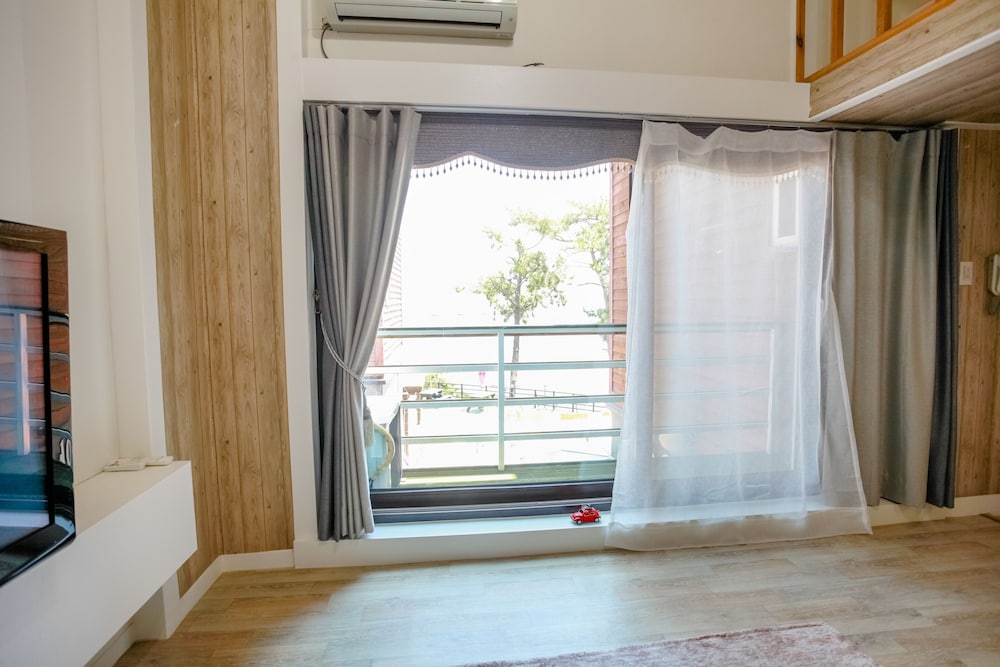 Tongyeong Pungcha Maeul Iris Pension 20/50