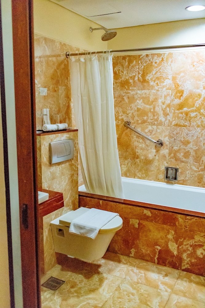 Crown Regency Beach Resort Boracay 47/75