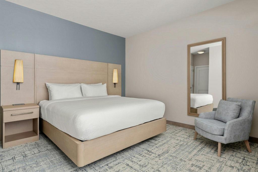 Plus, Studio, King Bed, Sofa, Large