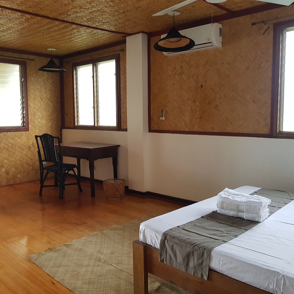 Golden Monkey Cottages 35/75