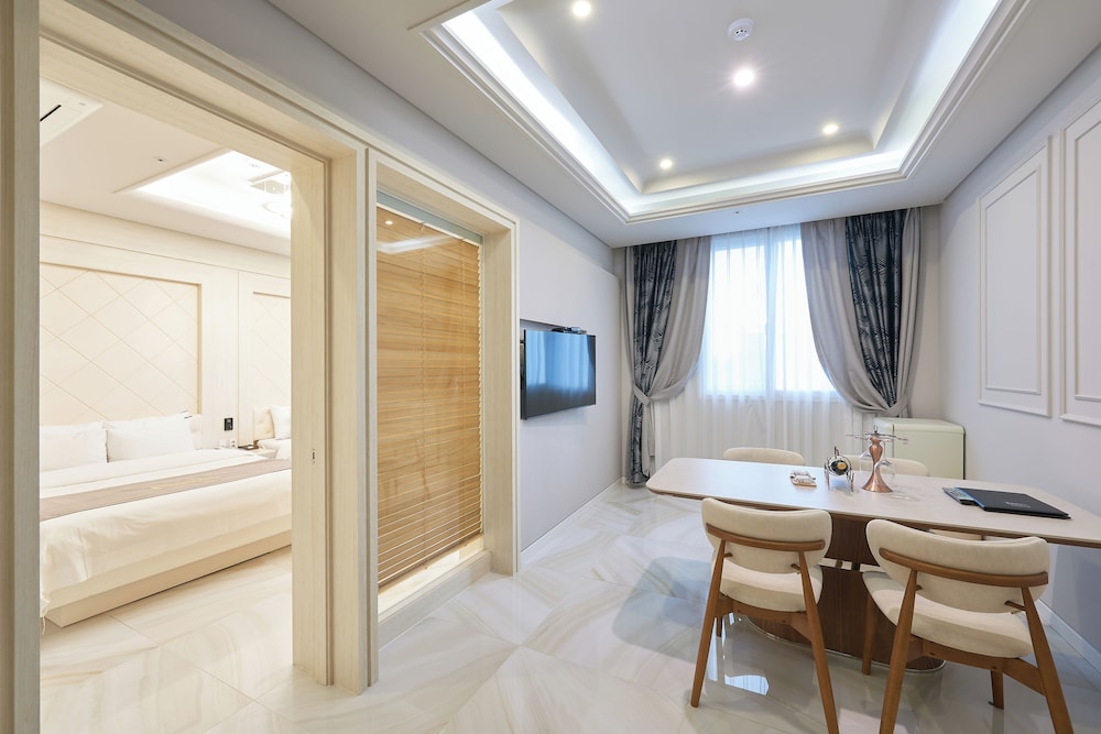 Dubai Hotel Gwangju 30/44