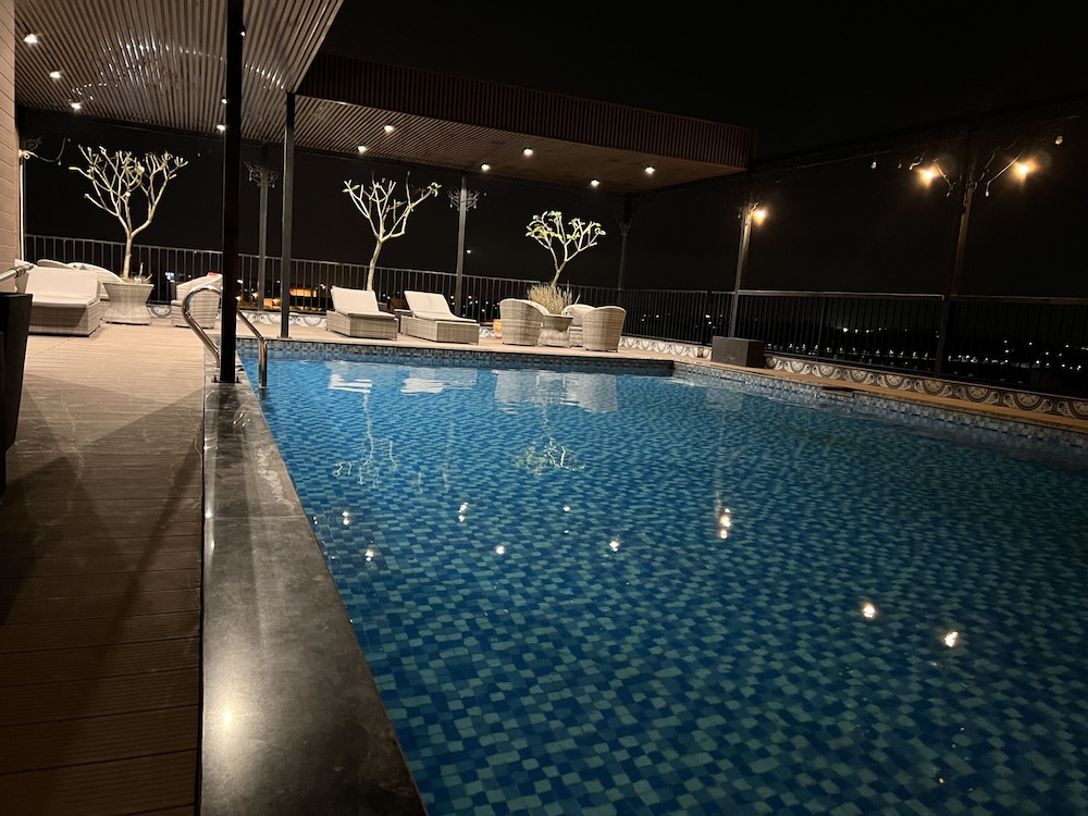 Paragon Noi Bai Hotel and Pool 28/49