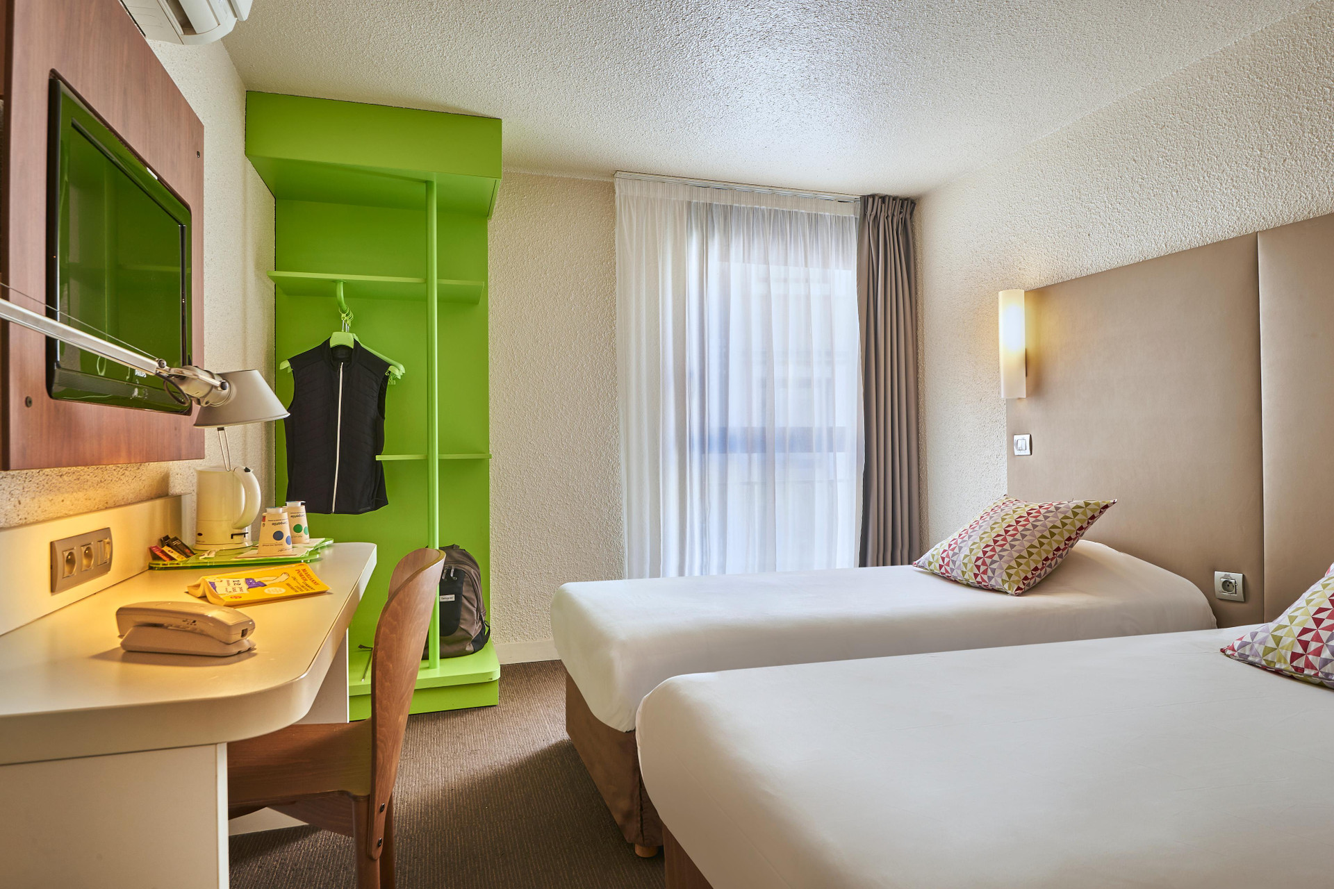 Next Generation, Twin Beds