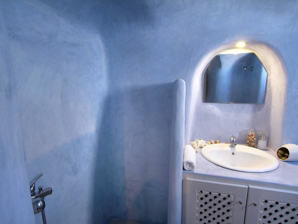 Blu Blanco Cave House 42/47
