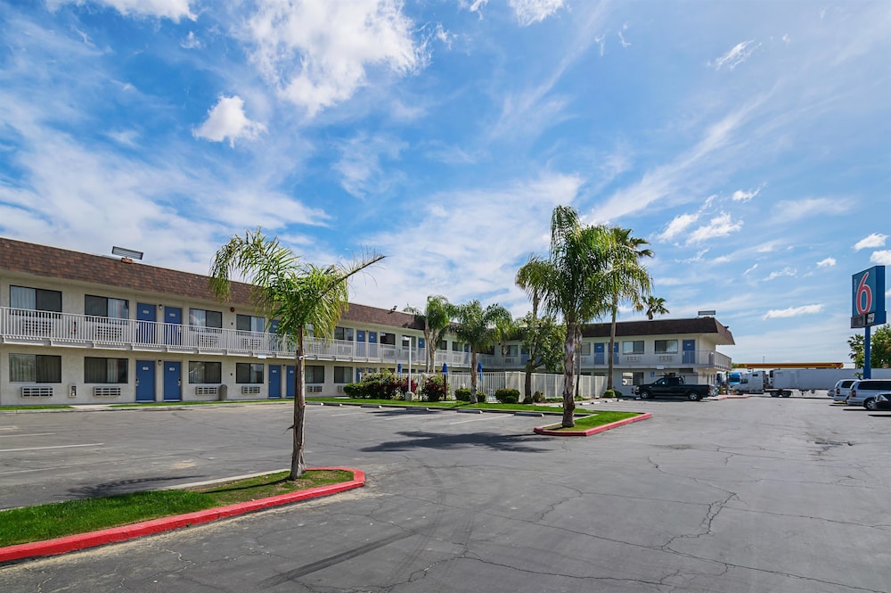 Motel6 Lost Hills, CA 4/46
