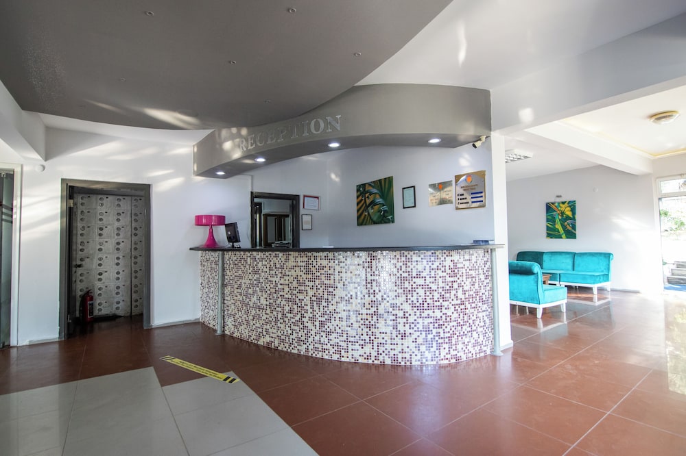 Pigale Beach Resort 12/66