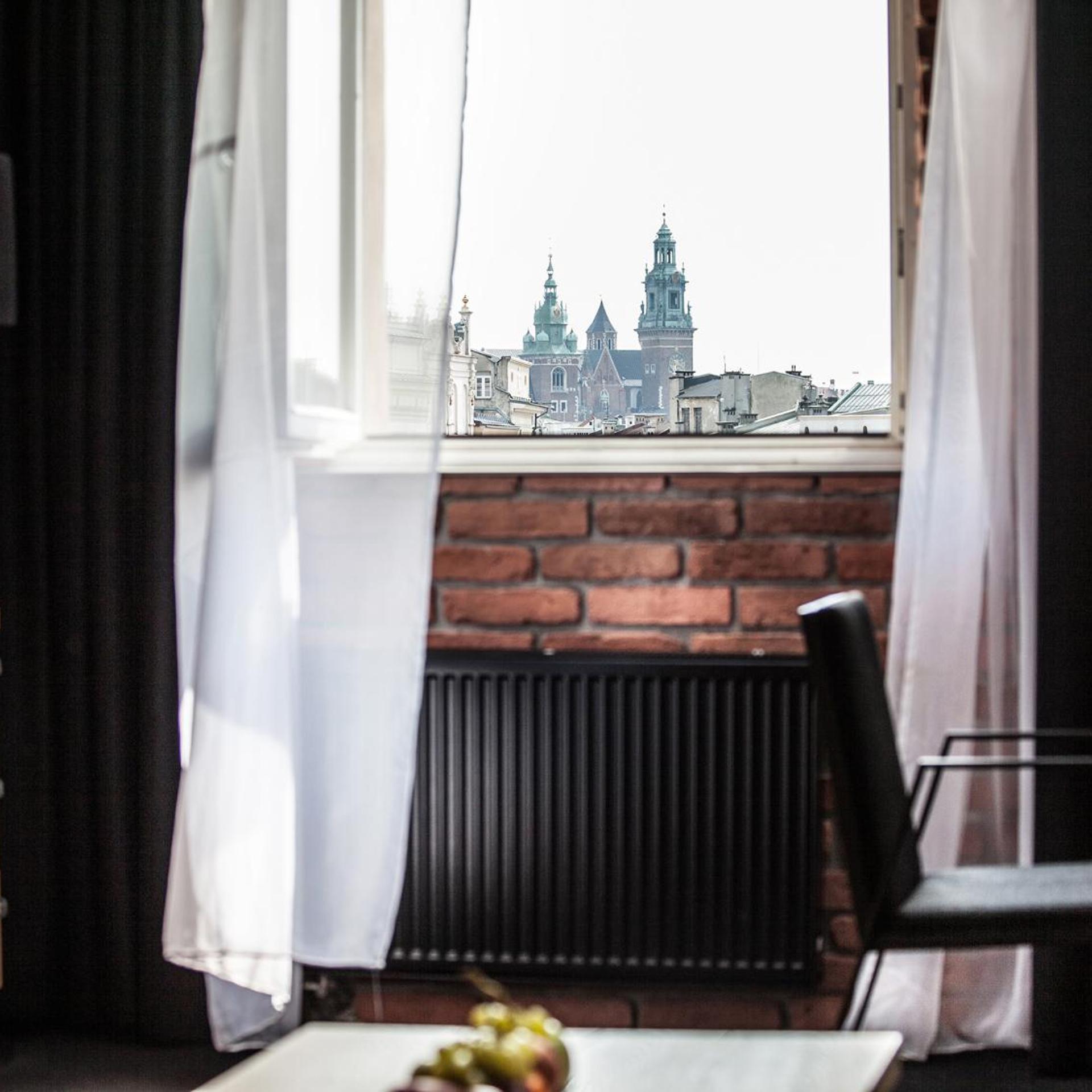 Suite, Square View, Main Building