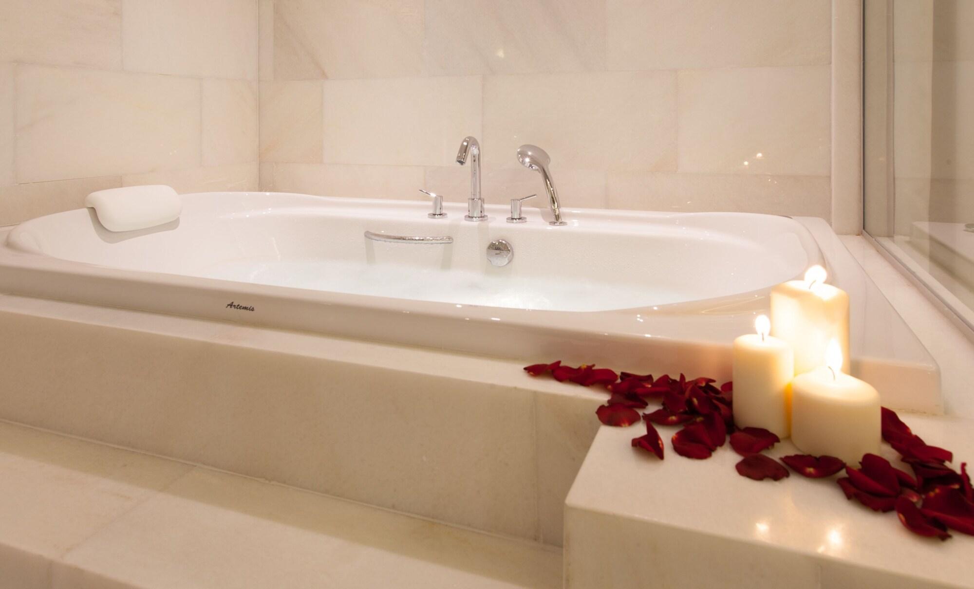 غرفة سوبيريور بسرير مزدوج بشرفة بجاكوزي، AHC Ayasofya Hotel (Special Class) 2/4