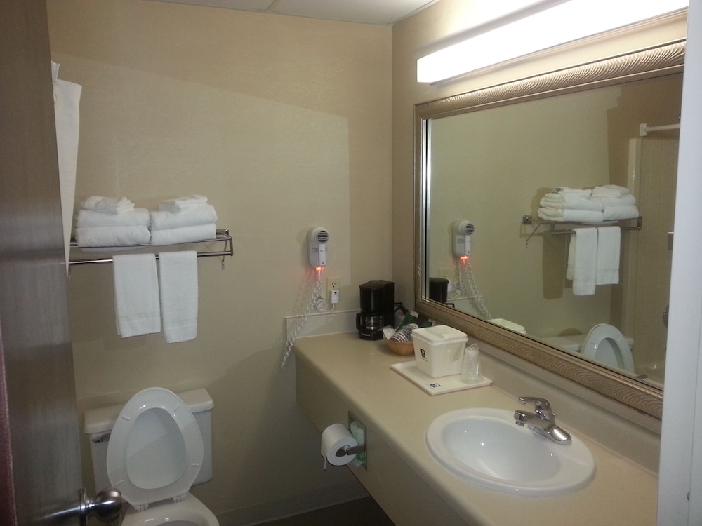 Quality Inn & Suites Mountain Home North 7/34