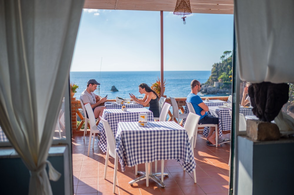 Hotel Villino Gallodoro 56/61