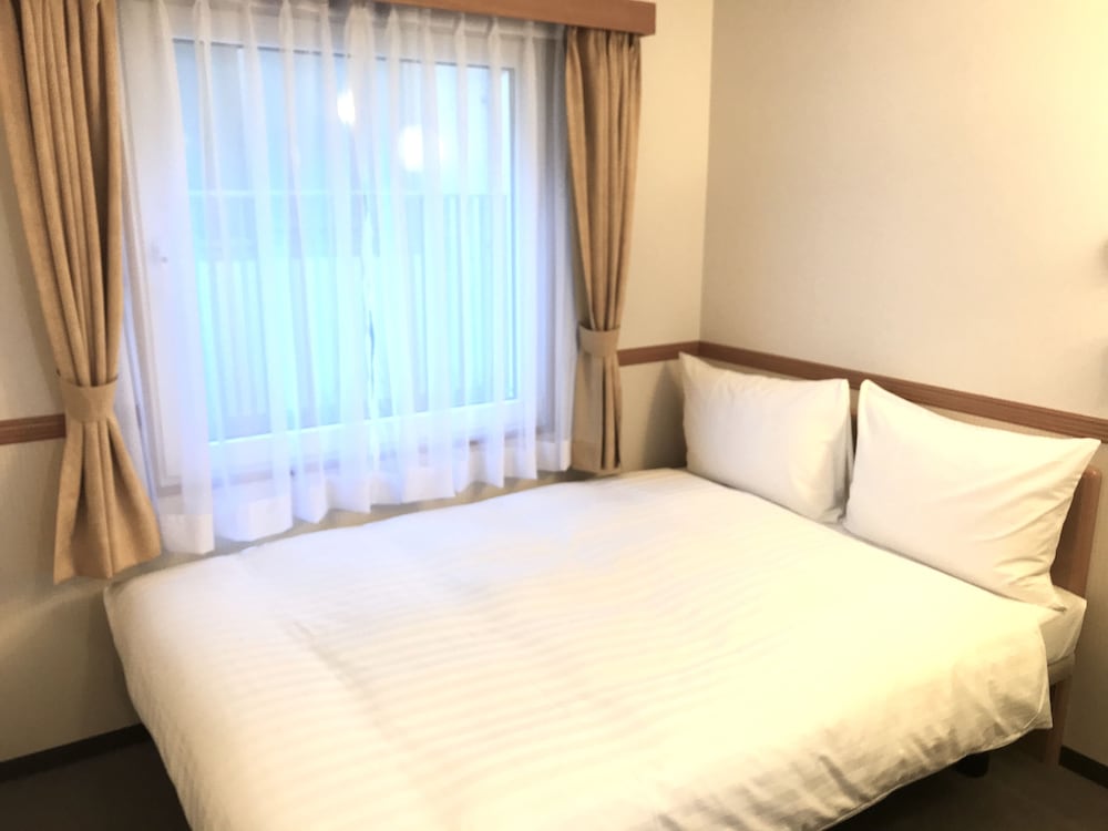 Toyoko Inn Yokohama Tsurumi Eki Higashi Guchi 10/60