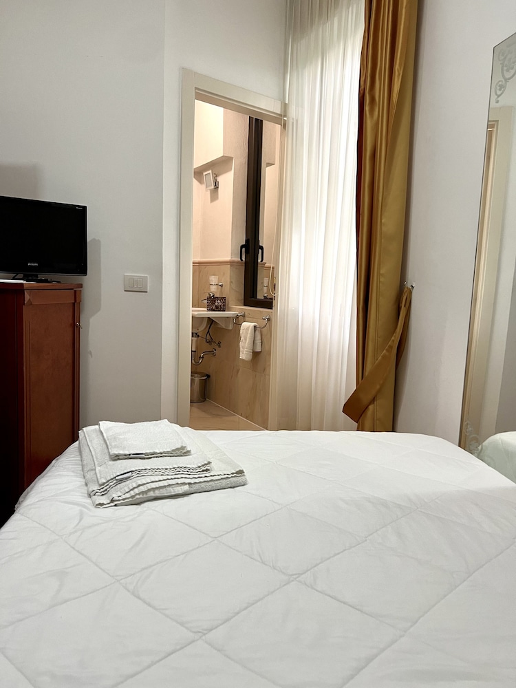 Hotel Joli 24/68