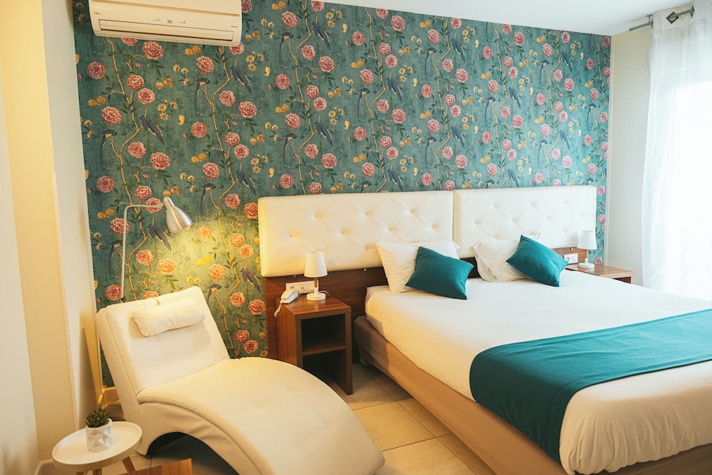 Hotel Holidays and Work 14/44