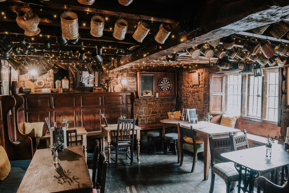 The Falkland Arms 35/50