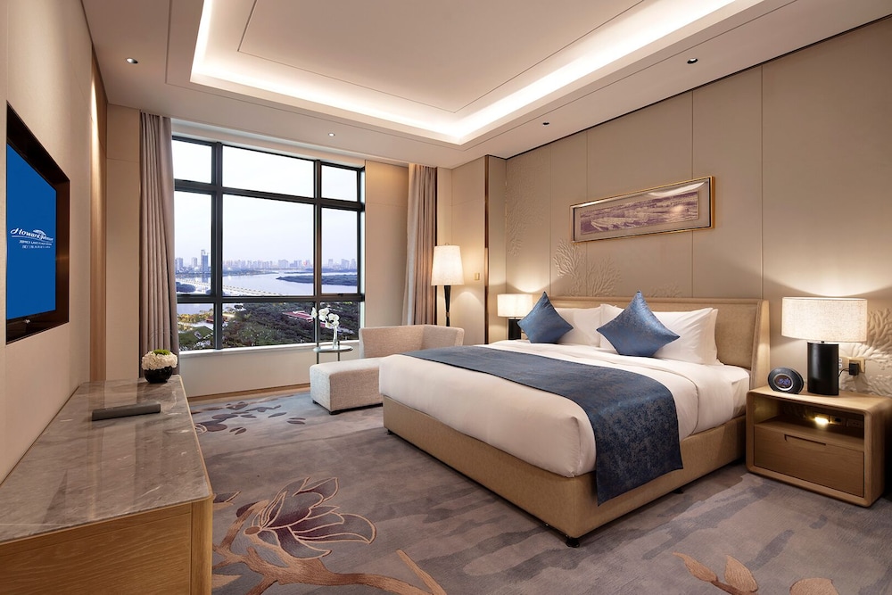 Howard Johnson by Wyndham Jimei Lake Plaza Xiamen 12/51
