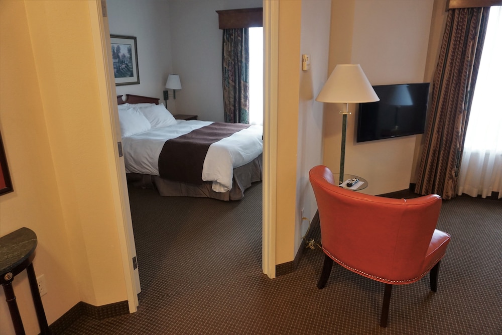 River Hills Hotel 65/66