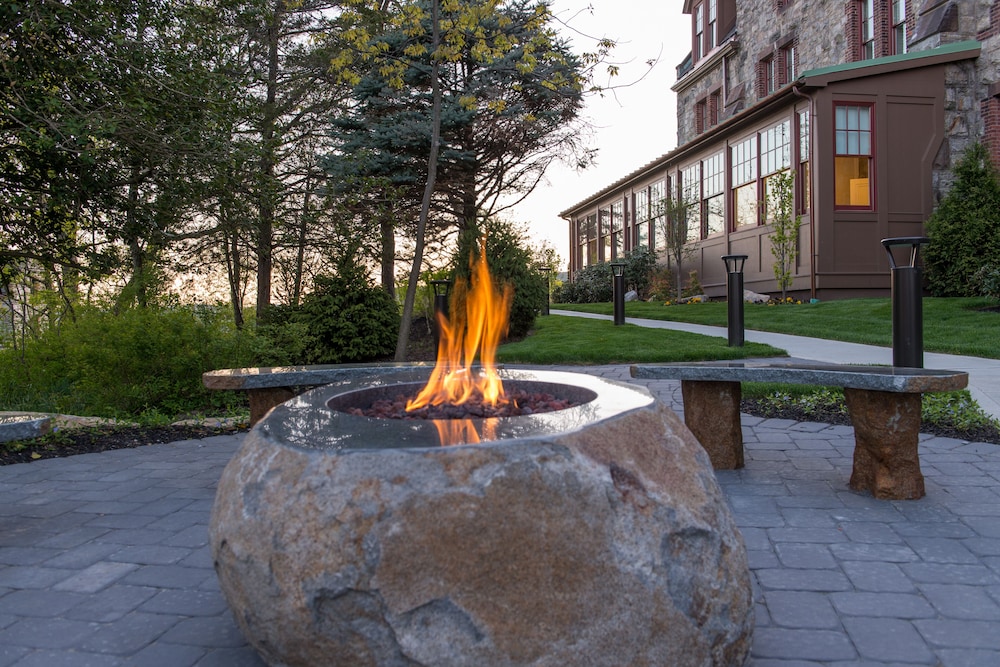 The Abbey Inn & Spa 52/56