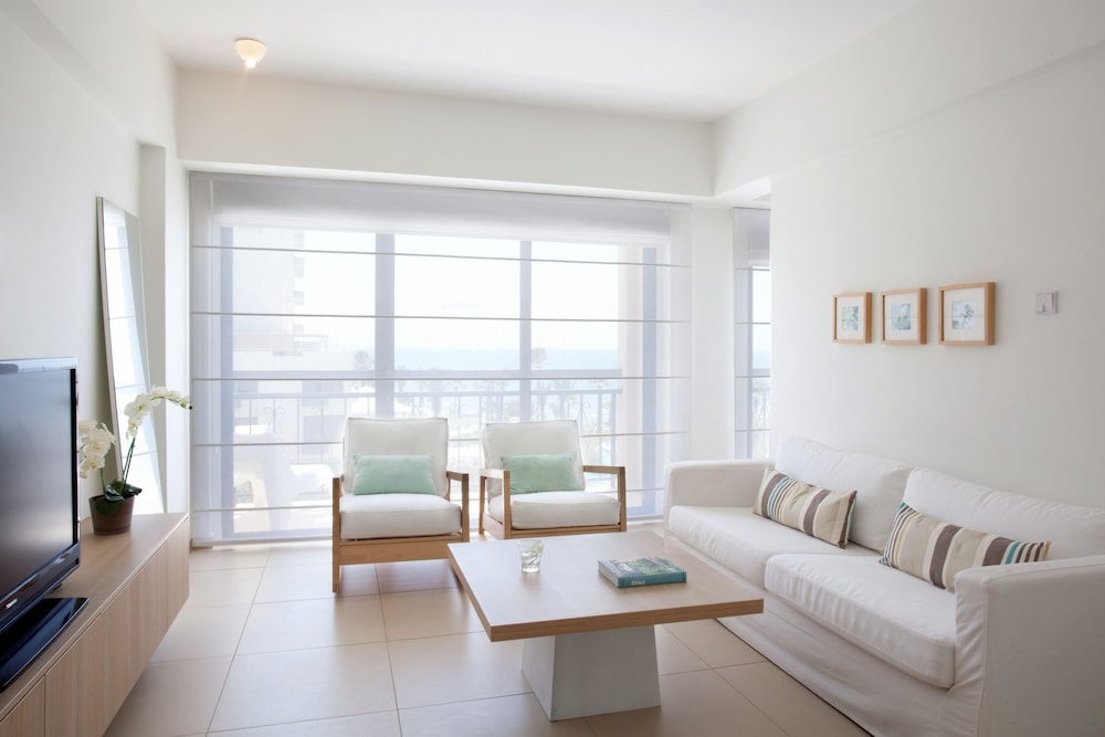 Sandy Beach Hotel & Spa 35/66