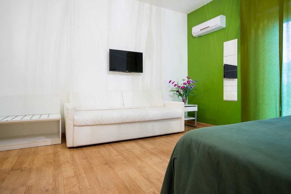Emily Suites 9/51