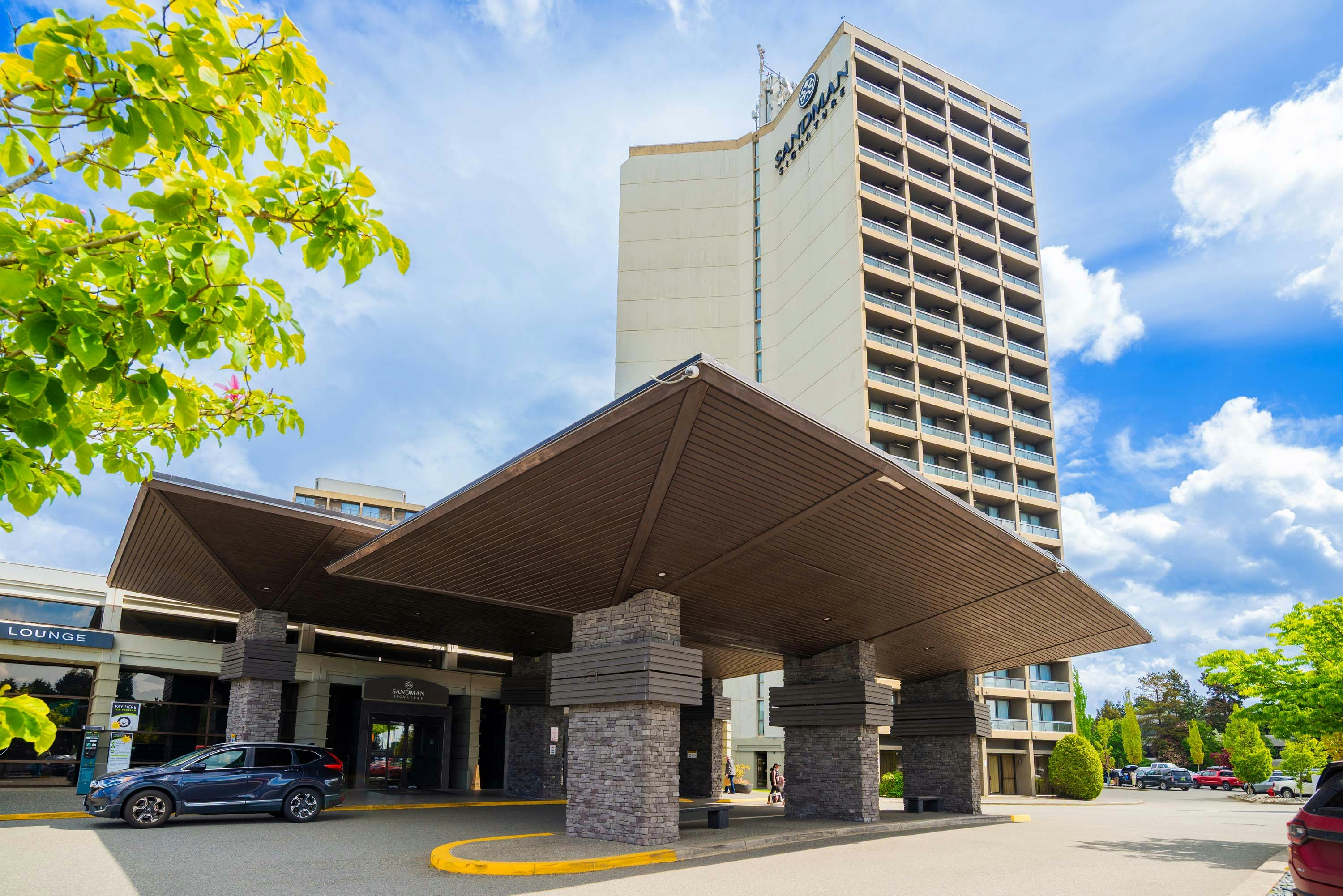 Sandman Signature Vancouver Airport Hotel 72/77