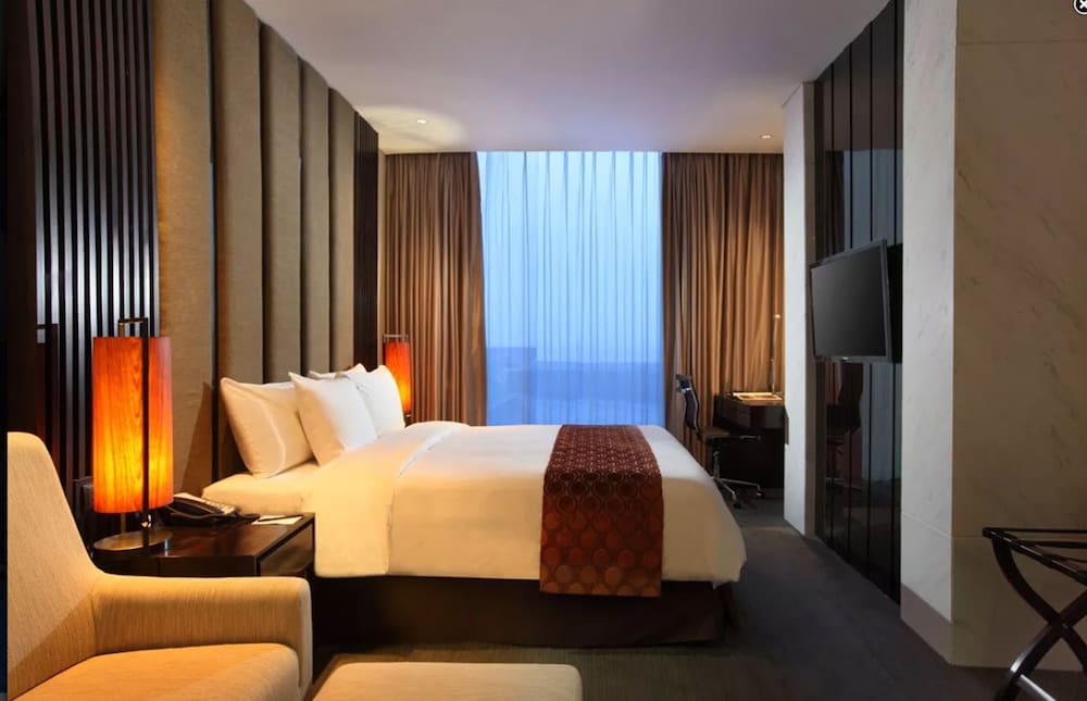 1 Kng Bed Deluxe Nonsmoking, Po Hotel Semarang 2/6