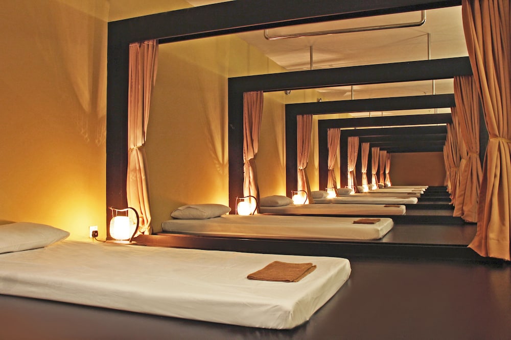Harmoni One Convention Hotel and Service Apartments 30/65
