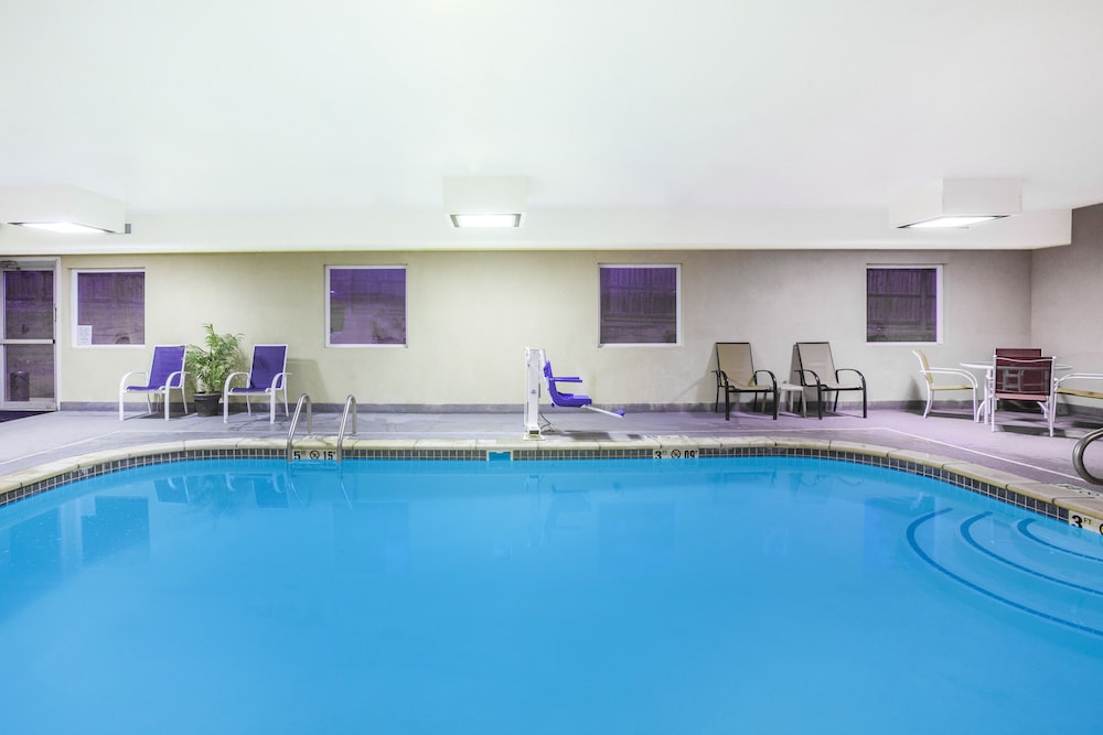 Days Inn & Suites By Wyndham Cabot 7/56