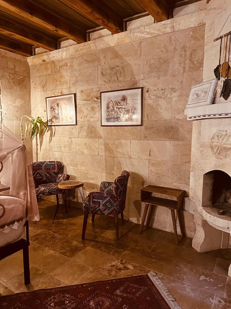 Lavinia Cappadocia Cave 34/50