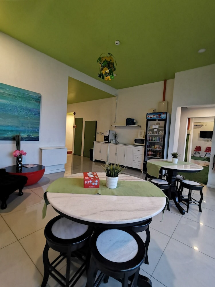 Olive Hotel 17/18