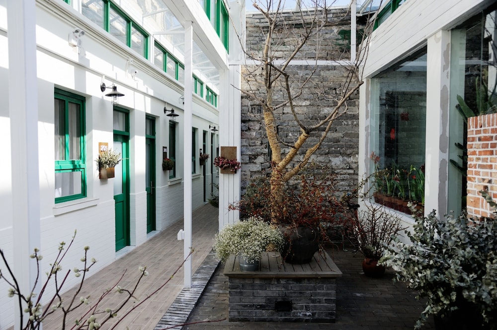 Peking Station Youth Hostel 6/72