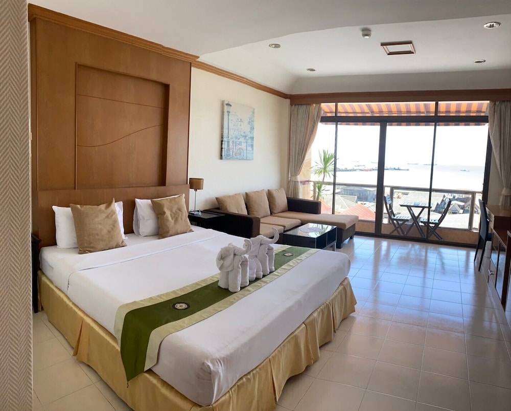 SUPERIOR, DELUXE, SEA VIEW, BALCONY