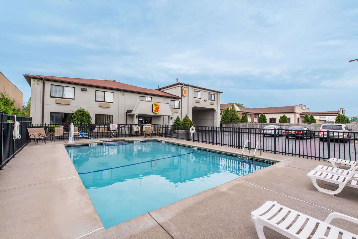 Super 8 by Wyndham Niagara Falls NY 22/25