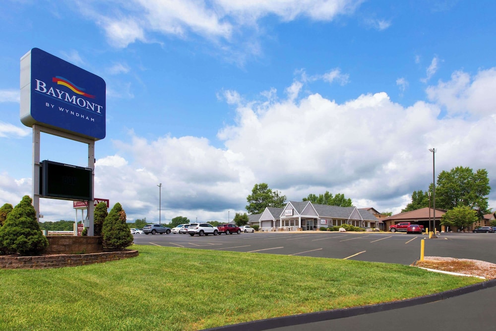 Baymont Inn and Suites by Wyndham Farmington, MO 51/62