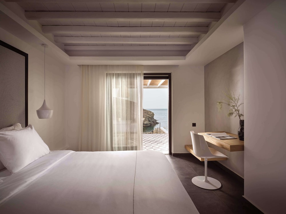 2 BEDROOMS, SUITE, WITH POOL