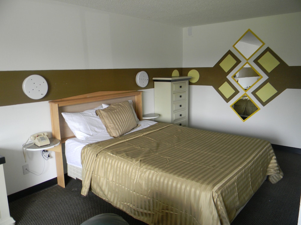 Kennewick Suites 8/58