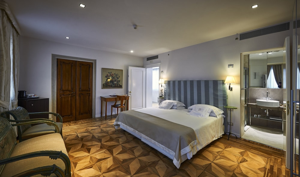 SUPERIOR, DOUBLE OR TWIN BED