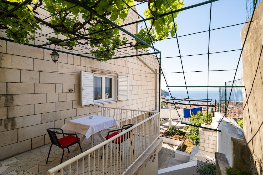 GUESTHOUSE SLAVKA 10/26