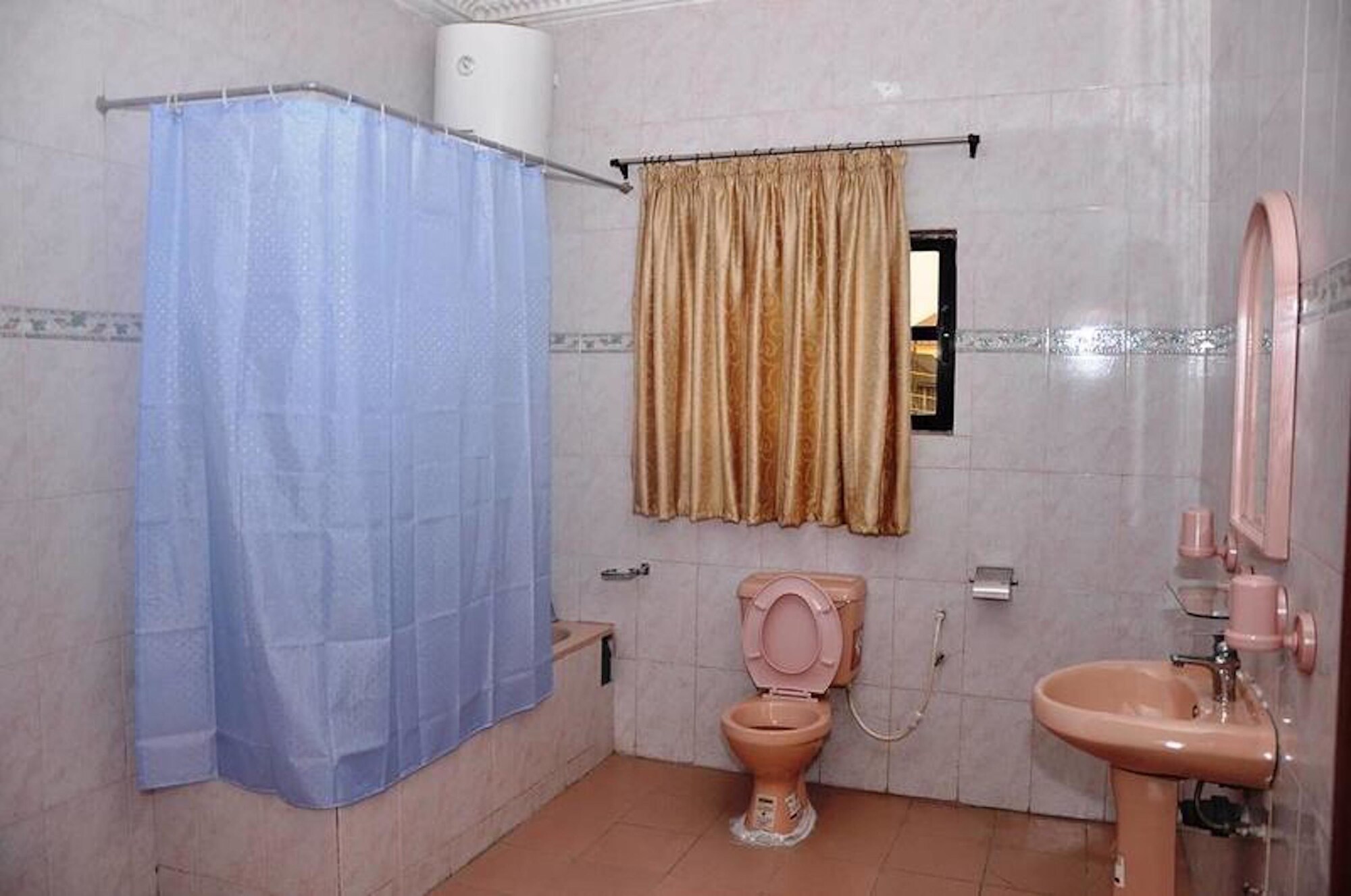 Business, Suite, Queen Bed, Birch Tree Hotel 2/2