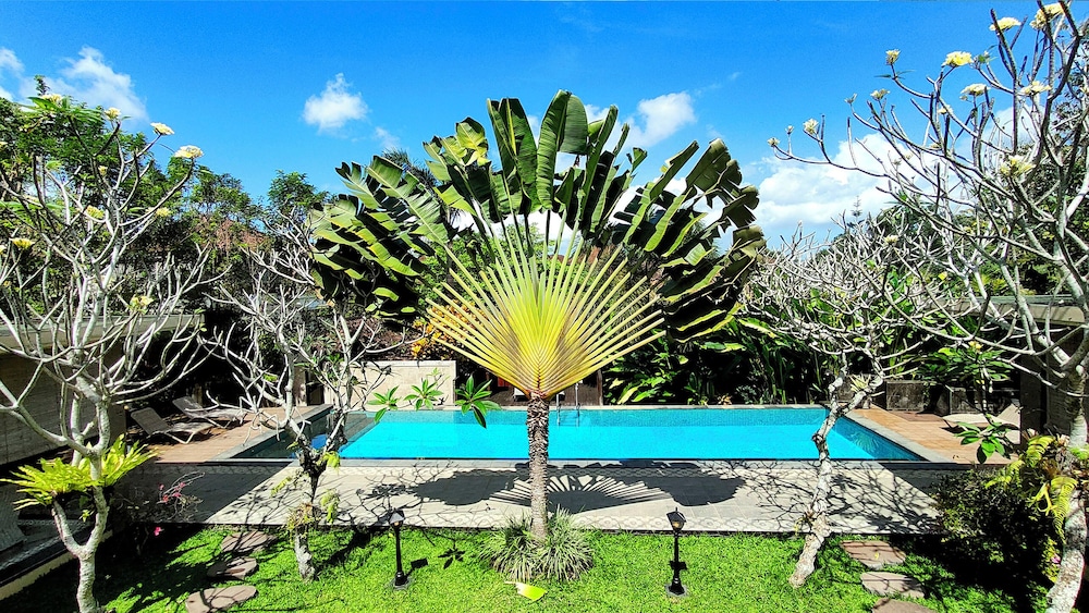 Villa Nirvana 77/81