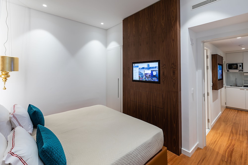 INTERIOR, JUNIOR SUITE