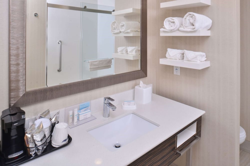 Hampton Inn Suites Bend 22/48