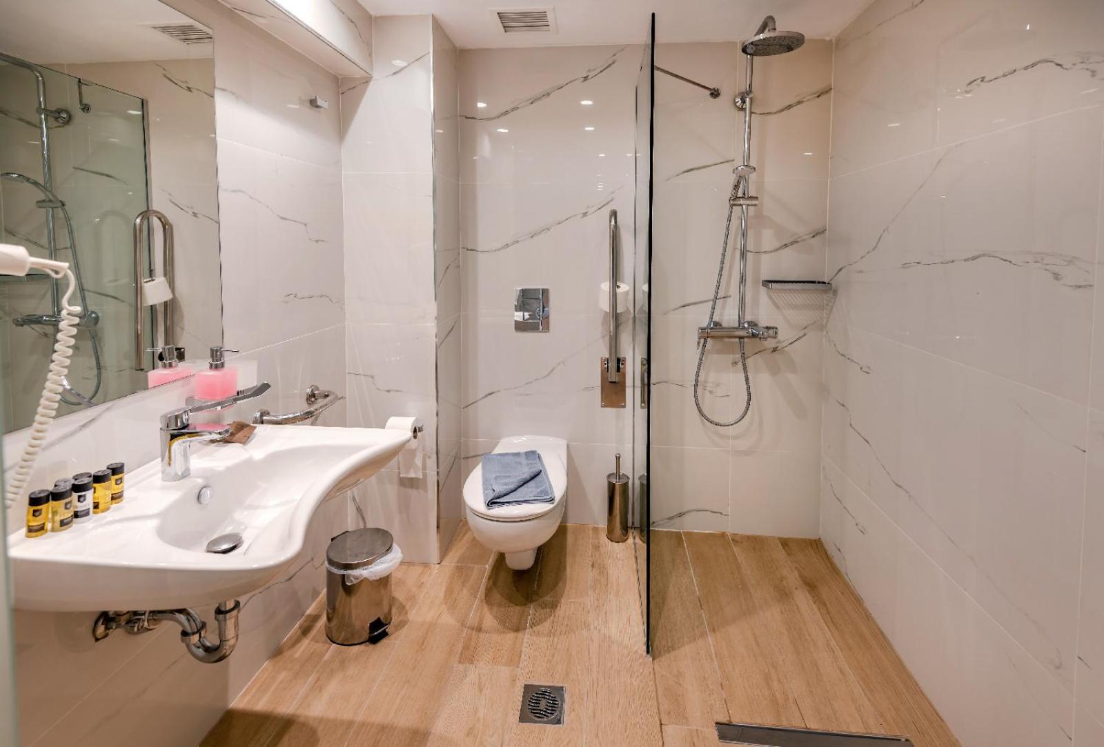 Junior Suite, Pool View, Triton Boutique Hotel 3/5