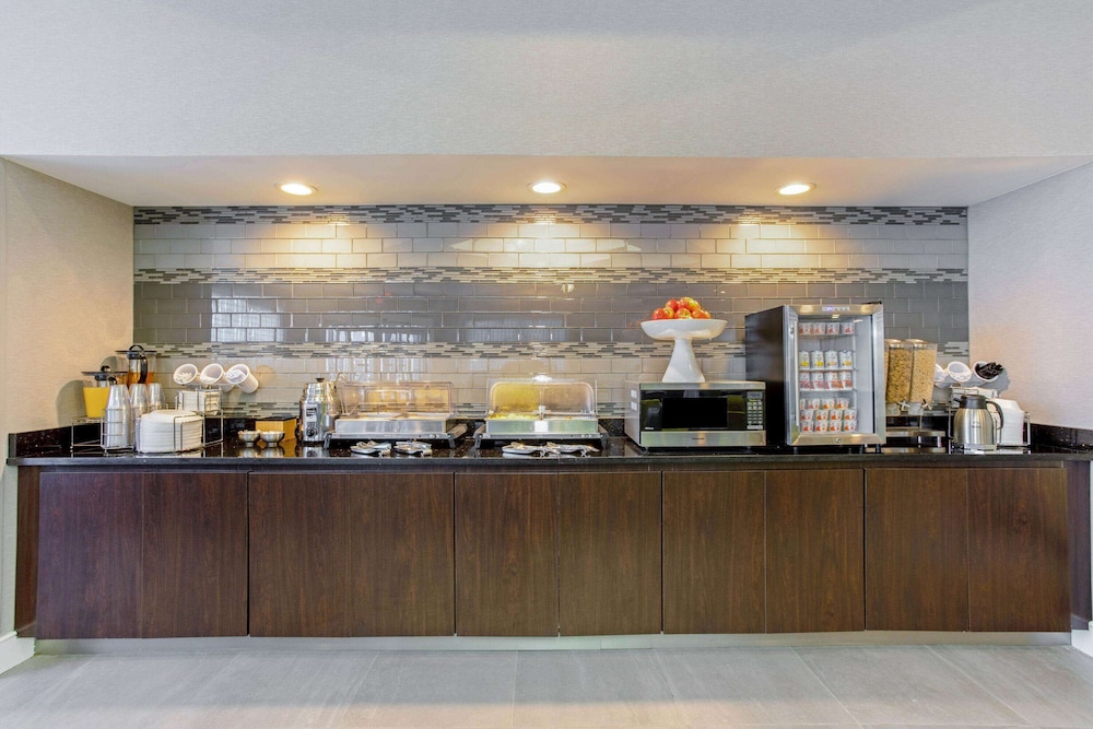 La Quinta Inn Suites Panama City 37/45
